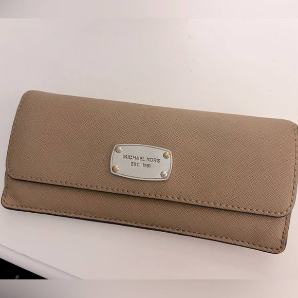 Michael Kors Wallet - Picture 1 of 4